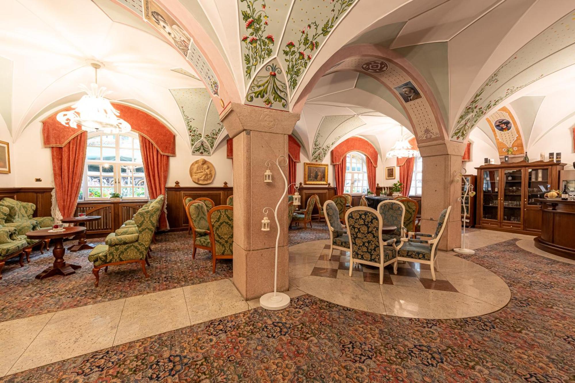 Hotel Dolomiti Schloss Canazei Exterior foto