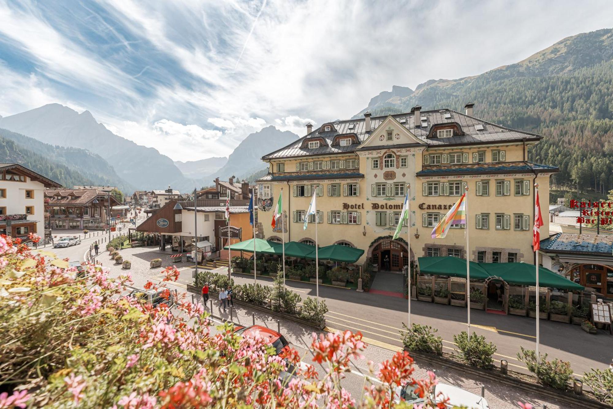 Hotel Dolomiti Schloss Canazei Exterior foto