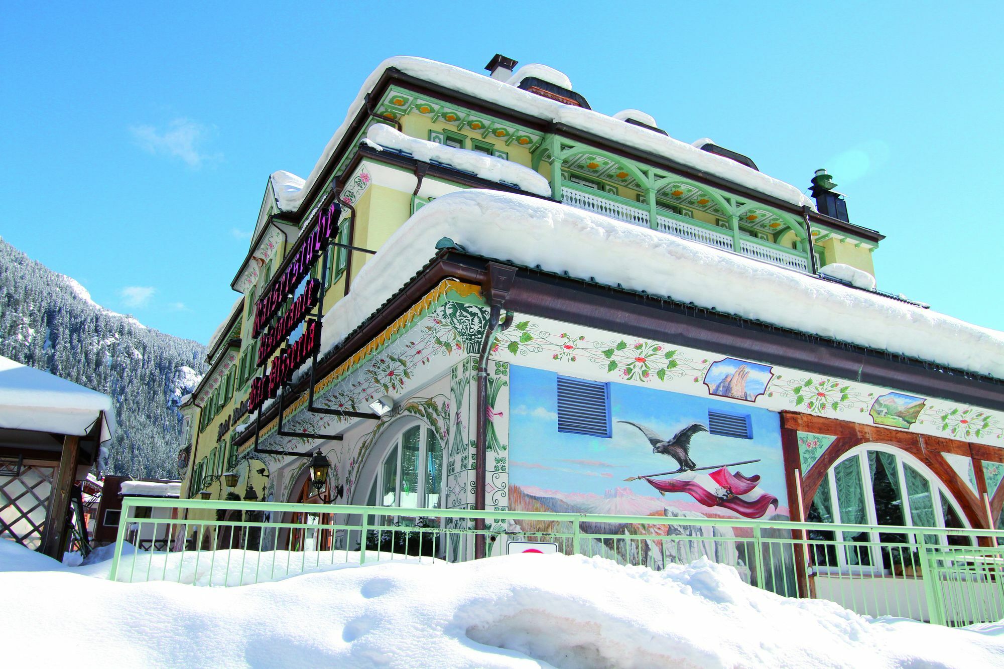 Hotel Dolomiti Schloss Canazei Exterior foto